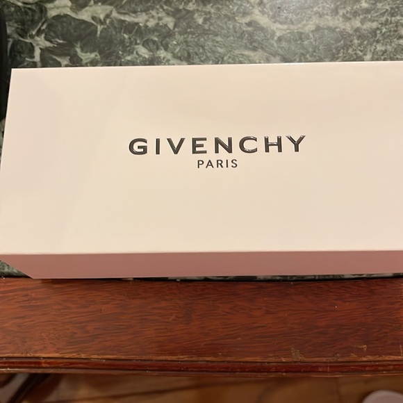 New Givenchy Eyeglasses Sunglasses Case With Cloth.7L, 1.75 , 3D. Black - Picture 4 of 8